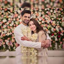 Sana Javed shares adorable picture with Shoaib Malik